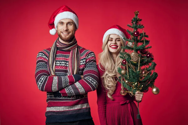 Nettes Ehepaar im neuen Jahr Kleidung Urlaub Weihnachten Studio — Stockfoto