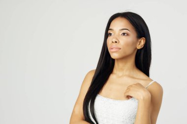 Kadın Afrikalı görünümü moda makyajı yüz pozu yakın plan