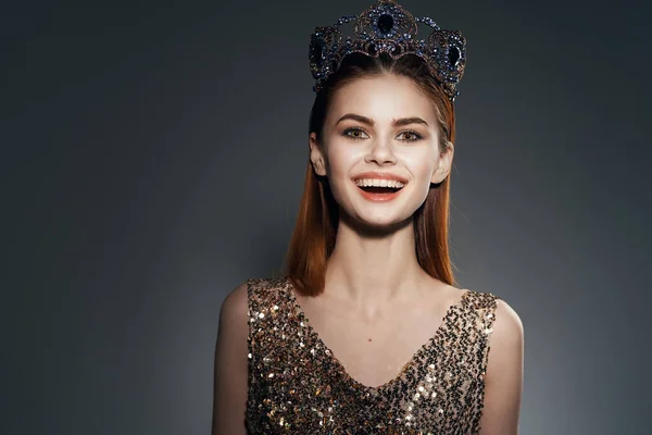Cheerful woman with a crown on her head jewelry luxury celebrity — Stock Photo, Image