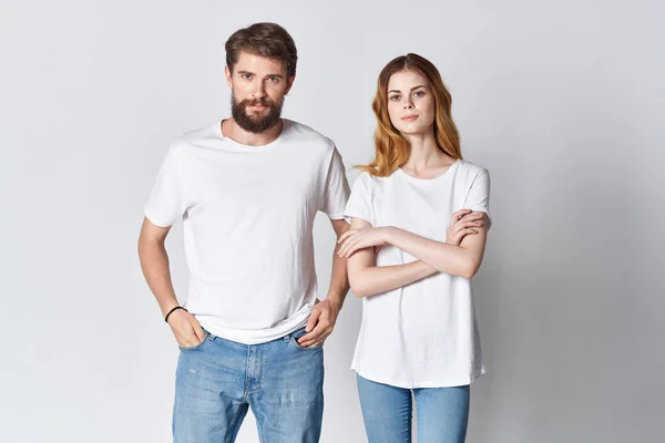 Giovane coppia moda bianco t-shirt mocap pubblicità — Foto Stock