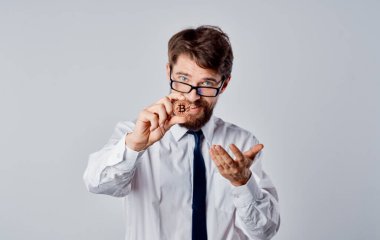 İş adamı sanal para Bitcoin ekonomi yatırımını finanse ediyor