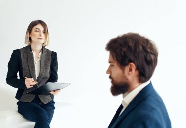 İş arkadaşları ofis iletişimi çalışma belgeleri