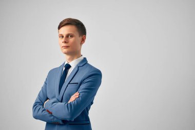 Takım elbiseli iş adamı profesyonel ofis yöneticisi başarılı.