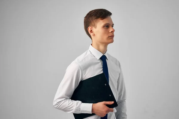 Hombre con camisa con corbata documentos trabajo gerente profesional —  Fotos de Stock