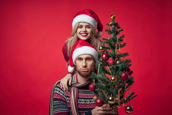 Fröhliches junges Paar Weihnachten Urlaubsromantik zusammen — Stockfoto
