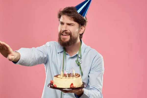 Hombre Sosteniendo Pastel Cumpleaños Foto Alta Calidad — Foto de Stock