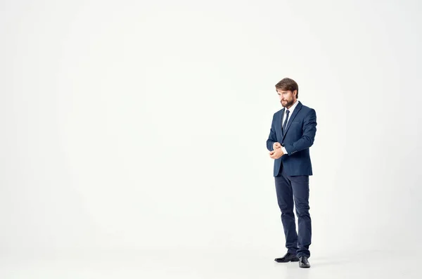 Hombre Traje Pie Sobre Fondo Aislado Foto Alta Calidad —  Fotos de Stock