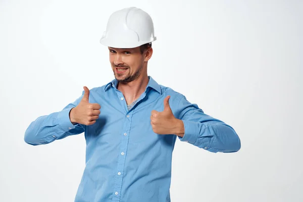 Férfi építő fehér sisak munka professzionális ipar — Stock Fotó