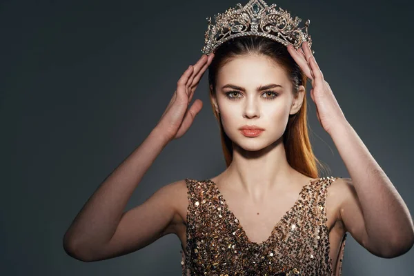 Woman Crown Her Head Posing High Quality Photo — Stock Photo, Image