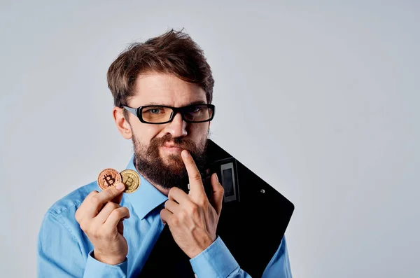 Bearded Man Blue Shirt Cryptocurrency Bitcoin — Stock Photo, Image