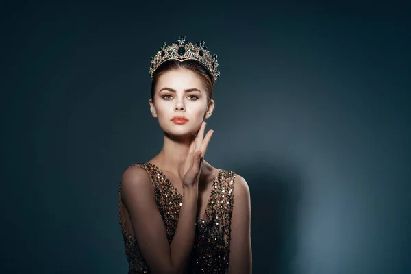 Cute princess with a crown on her head decoration luxury dark background — Stock Photo, Image