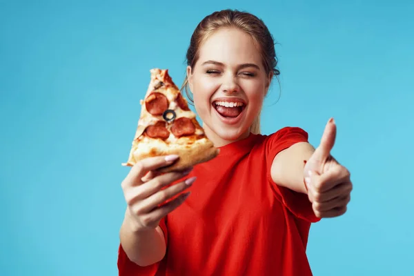 Hübsche Frau Mit Pizza Der Hand — Stockfoto