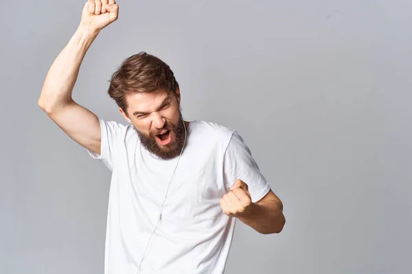 Hombre Camiseta Con Barba Bailando — Foto de Stock