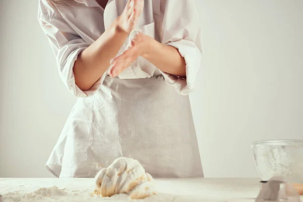 Knådning deg mjöl matlagning baka matlagning kök — Stockfoto