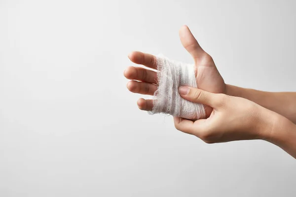 Dedos lesionados traumatismo tratamiento vendaje primer plano —  Fotos de Stock