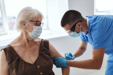 Hasta ve doktor hastane aşısı pasaport tedavisi dokunulmazlığı