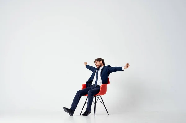 Business Man Suit Sitting Red Chairs — Stock Photo, Image