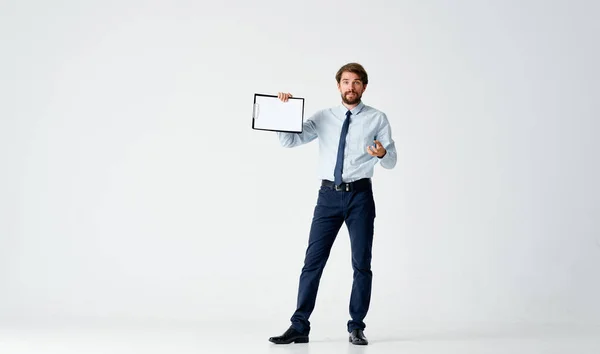 Man Met Baard Shirt Met Papieren — Stockfoto