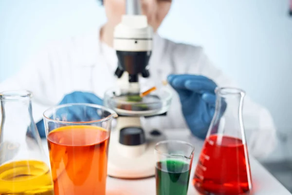 Laboratorium chemische oplossingen onderzoek experiment wetenschap — Stockfoto