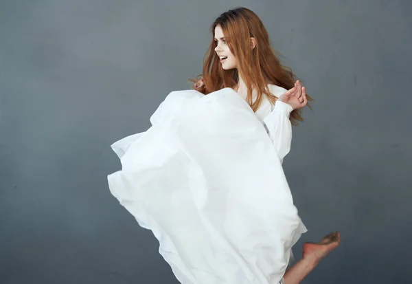 Mujer Vestida Blanco Bailando Foto Alta Calidad — Foto de Stock