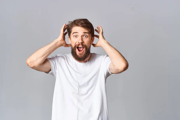 Homem Alegre Emocional Com Barba Estúdio Foto Alta Qualidade — Fotografia de Stock