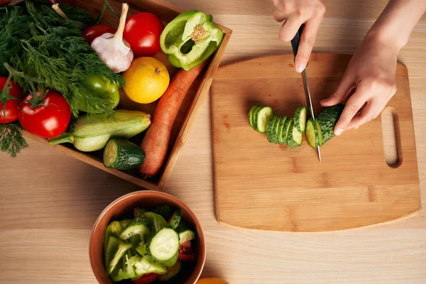 Légumes coupants concombre vitamines fraîches aliments — Photo