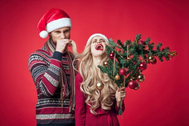 Erkek ve kadın Noel dekorasyon duyguları