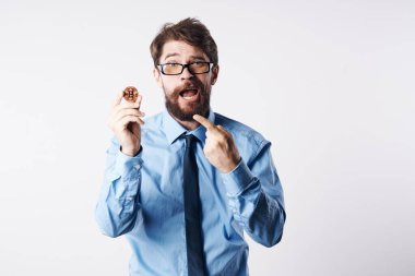 İş adamı şifreleme para birimi bitcoin finansman yatırım İnternet ekonomisi