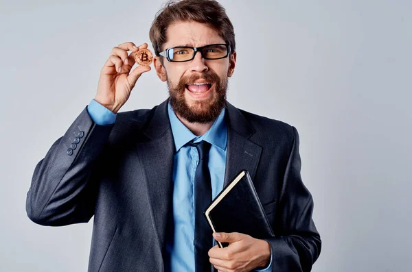 Man financier in business suit bitcoin crypt money economy — Stock Photo, Image