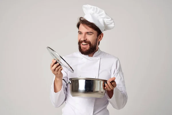 Chef Professionista Con Una Pentola Mano Sulla Cucina — Foto Stock