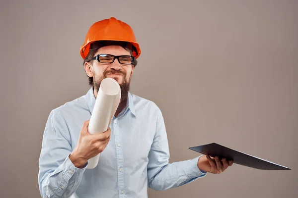 Hombre Barbudo Con Documentos Mano Foto Alta Calidad — Foto de Stock