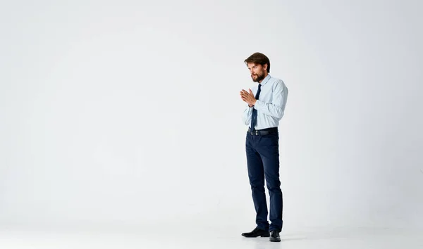 スーツ姿の男自信｜ファッションオフィス公式サイト — ストック写真