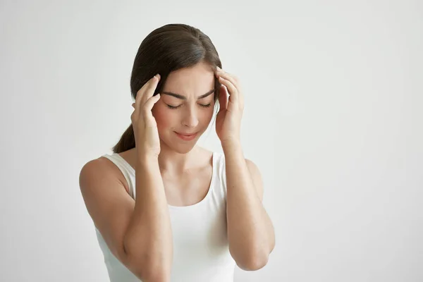 Mujer con dolor de cabeza problemas de salud depresión estrés —  Fotos de Stock