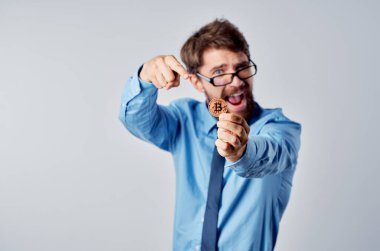 sakallı iş adamı kripto para birimi bitcoin duygu iş yöneticisi