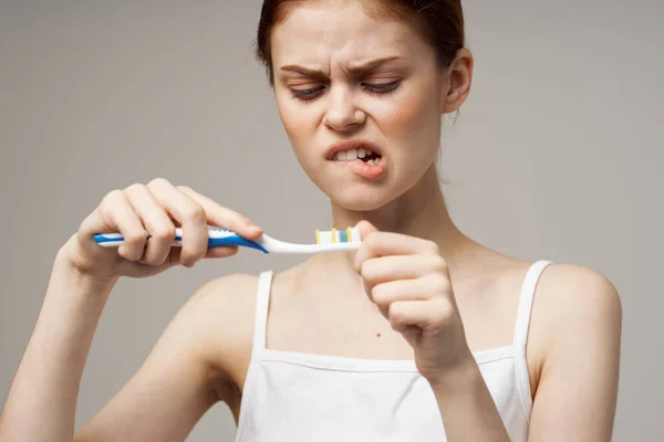 Woman Brushing Teeth Toothbrush — Stock Photo, Image