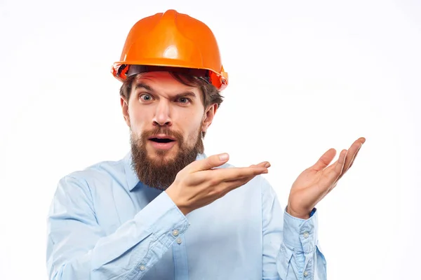 Szakállas férfi munka az építőiparban siker elszigetelt háttér — Stock Fotó