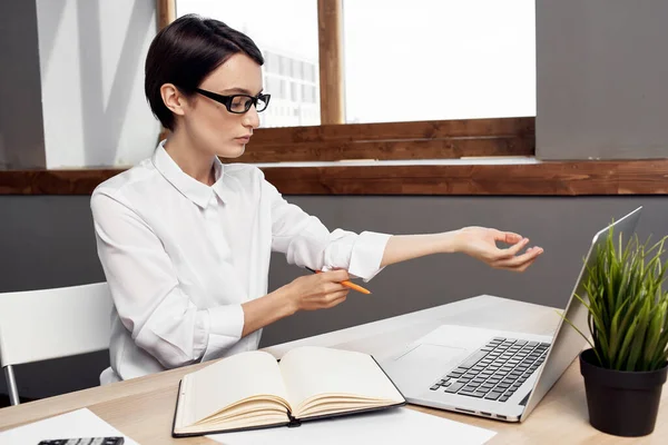 Businesswoman at the desk Secretary executive Studio Lifestyle — Stock fotografie