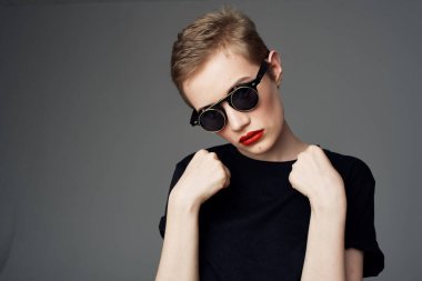 Güzel kadın kozmetik çekici görünüş modern stil kırpılmış görünüm