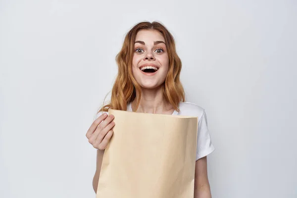 Woman with craft bag shopping delivery lifestyle — Stock Photo, Image