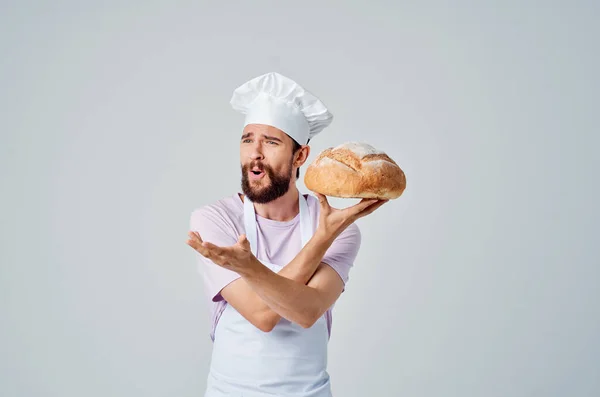 Bearded man in apron cooking food preparation restaurant — Stock Photo, Image