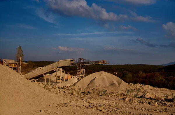 Геология песчаных строительных материалов — стоковое фото