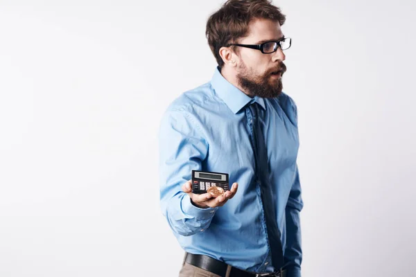 Bearded man in blue shirt cryptocurrency bitcoin economy investment — Stock Photo, Image