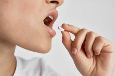 Elinde haplarla esmer, sağlık hekimliği yaşam tarzı...