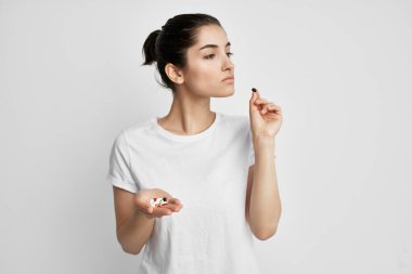 Kadın hapları kapsül şeklinde alıyor sağlıklı yaşam tarzı terapisi