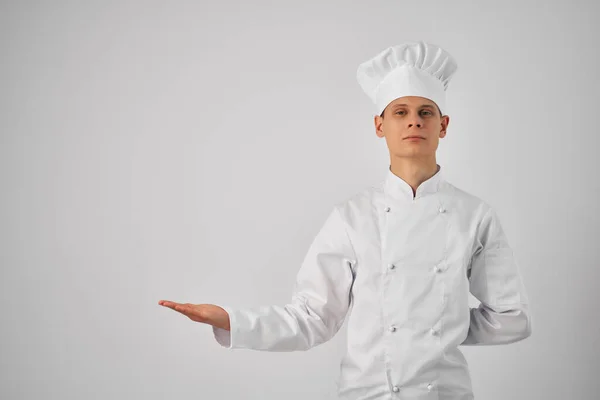 Chef gesticolando con le mani ristorante lavoro professionale — Foto Stock