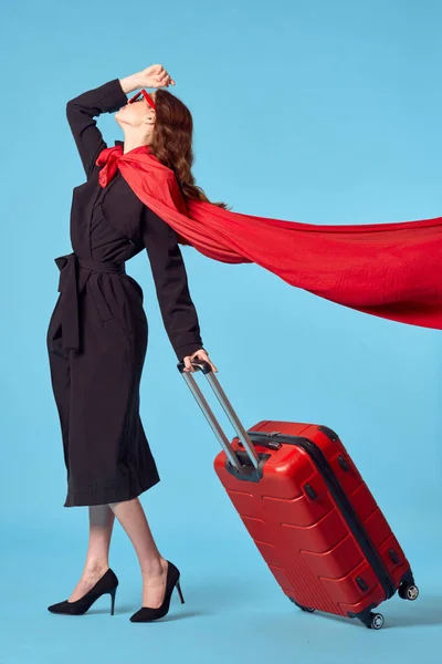 黒コートの荷物旅行の乗客のビジネス女性 — ストック写真