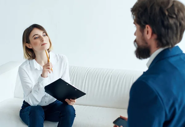 Compañeros de trabajo comunicación equipo profesional de oficina — Foto de Stock