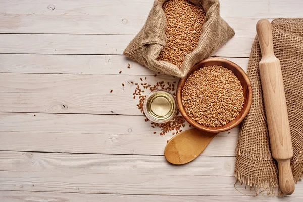 Müsli in einer Tüte gesundes Frühstück Holz Hintergrund — Stockfoto