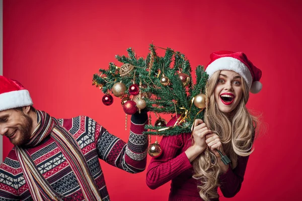 Mann und Frau empfinden Unmut über Weihnachtsfamilie — Stockfoto