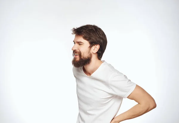 Følelsesmessig mann i hvit t-skjorte-håndbevegelse sinne Livsstil – stockfoto